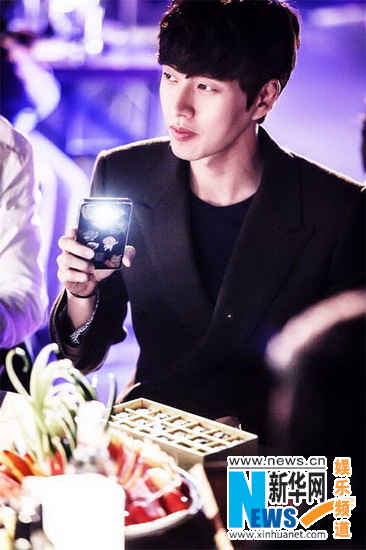 《男人装2》热拍 朴海镇开启 吃货模式 (组图)