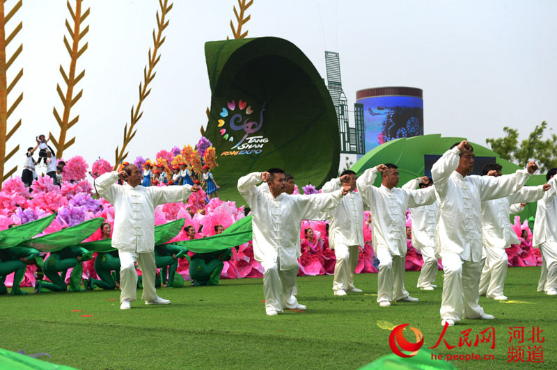 不请专业演员 唐山群众演绎自己的世园情(图)