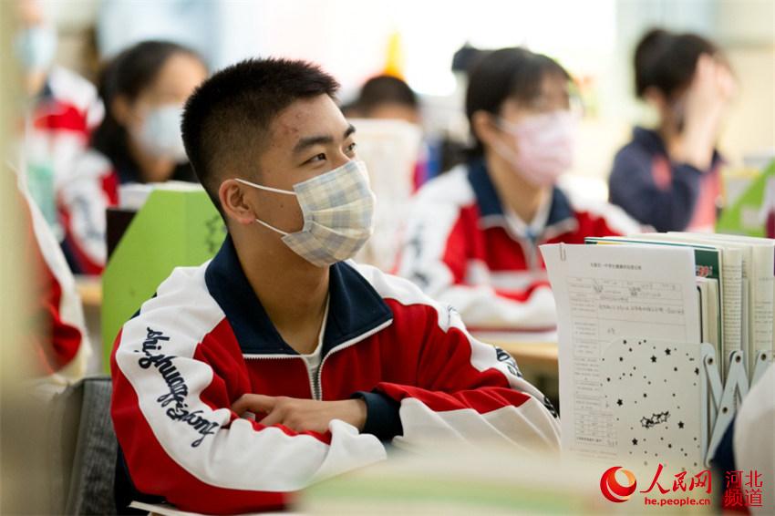石家庄一中高三學生重返課堂。 王楠攝