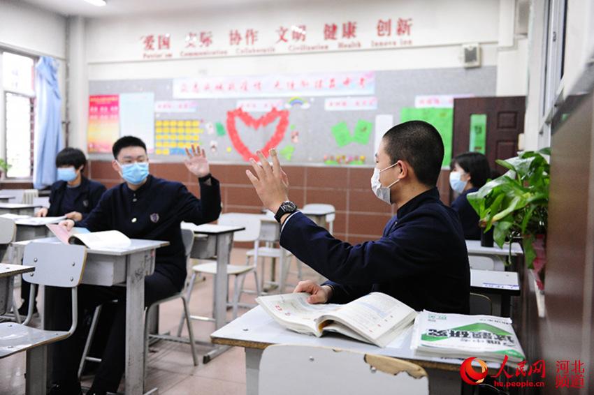 5月7日，石家庄外國語學校初三年級的學生開學復課。 王沫攝