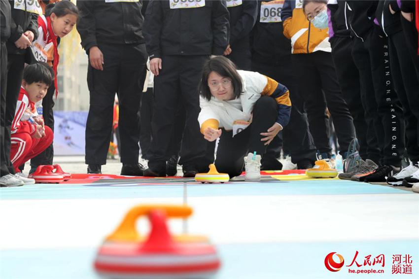 10月20日，河北省第二屆冰雪運動會（涿鹿縣分站賽）上，選手們同台競技，放飛冰雪激情。 馬佳琦攝