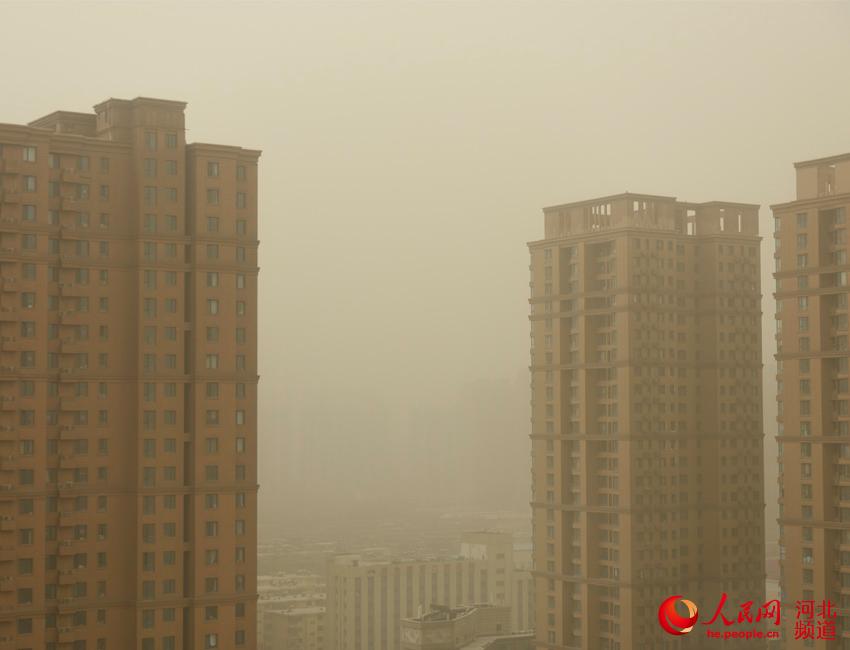 河北省石家庄3月28日上午出現浮塵天氣。 人民網 祝龍超攝