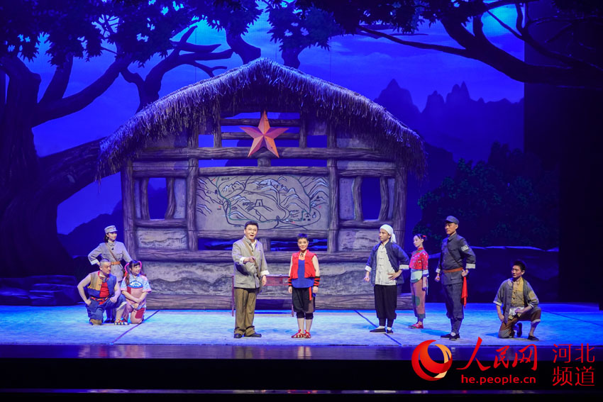 兒童京劇《少年英雄·王二小》首演現場。 河北省京劇藝術研究院供圖