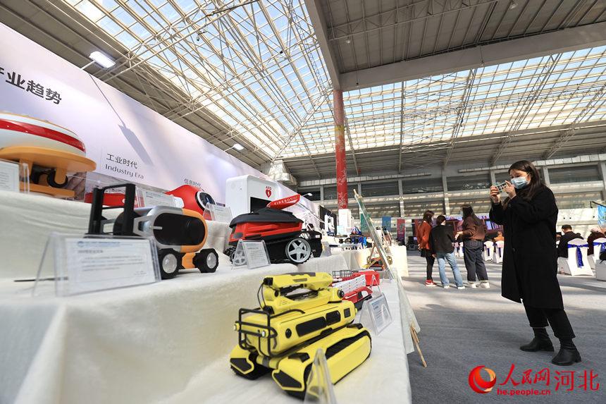 邯郸工业设计创新成果展上的应急救援装备产品。 刘学维摄