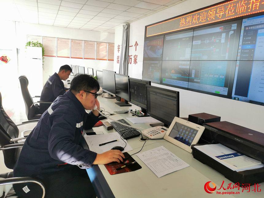 11月1日，河北省海興縣集中供熱系統已投入運行。 史得江攝