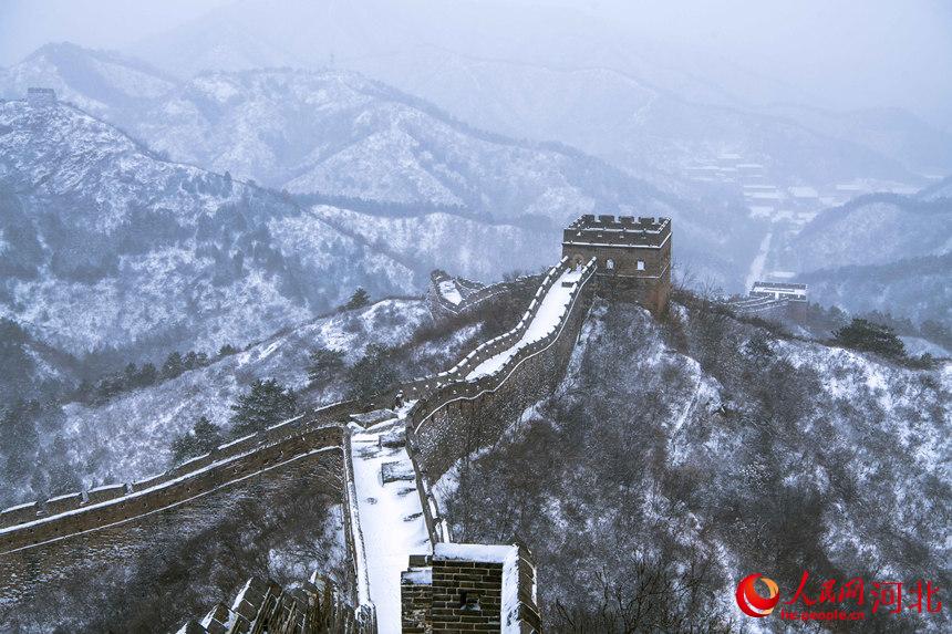 承德市灤平縣金山嶺長城雪景。周萬來攝