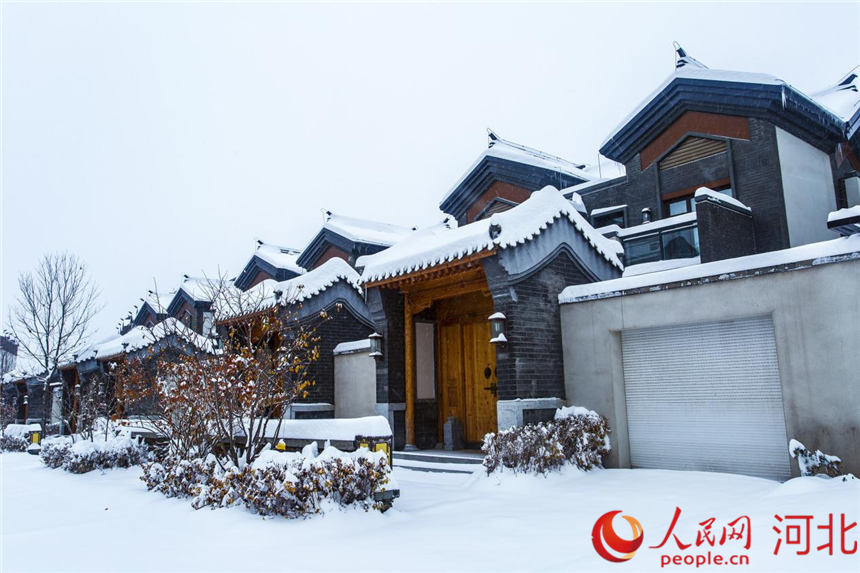淶源華中小鎮房屋身披白雪。 王清雲攝