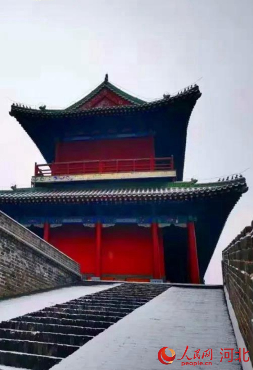 正定古城，雪落红墙历史的厚重扑面来。 河北省文化和旅游厅供图