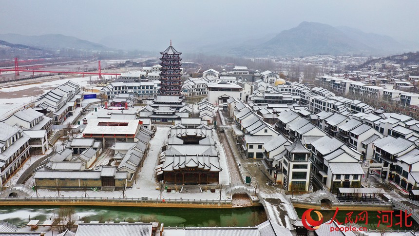 12月24日，河北省涉县太行民俗小镇雪景。 路海东摄