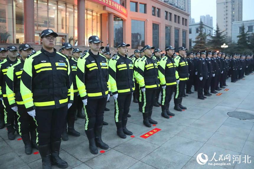 石家庄公安組織慶祝中國人民警察節升警旗儀式。 周博攝