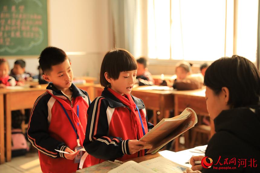 �ӱ�ʡ����������·Сѧ����ʦ��ͨ�����ж����ء�����ѧ��ʶ��ˮƽ�� ��������