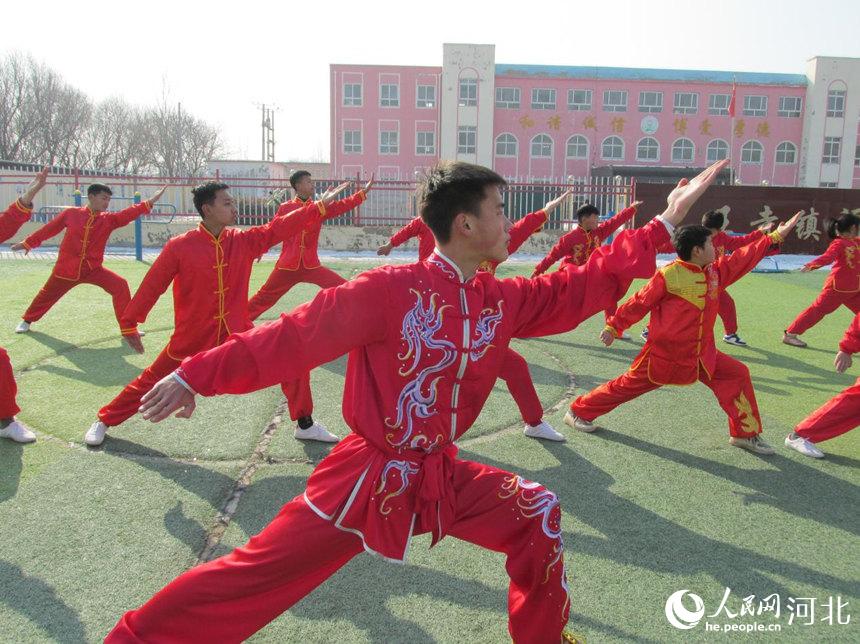 南皮縣王寺鎮北頭村的學生們在練習八卦掌。呂述寅攝