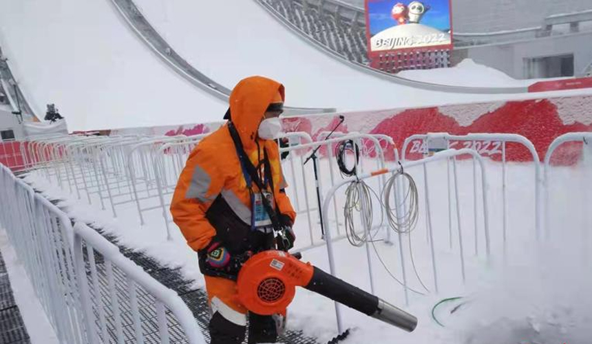 ������Ա�Զ��³��ݽ�����ѩ��ҵ�� �Ϸ�����