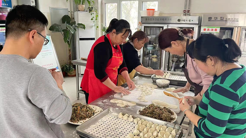 �������Ĺ�����Ա����Ϊ���˰����ӡ� ��Ө��