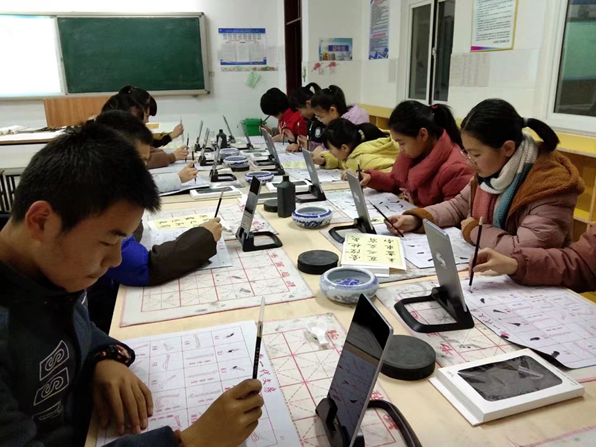 河北省威县第四中学课后组织学生练习书法。 赵国华摄