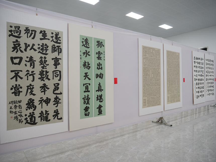 河北省首届书法临帖作品展现场。 于丰涛摄