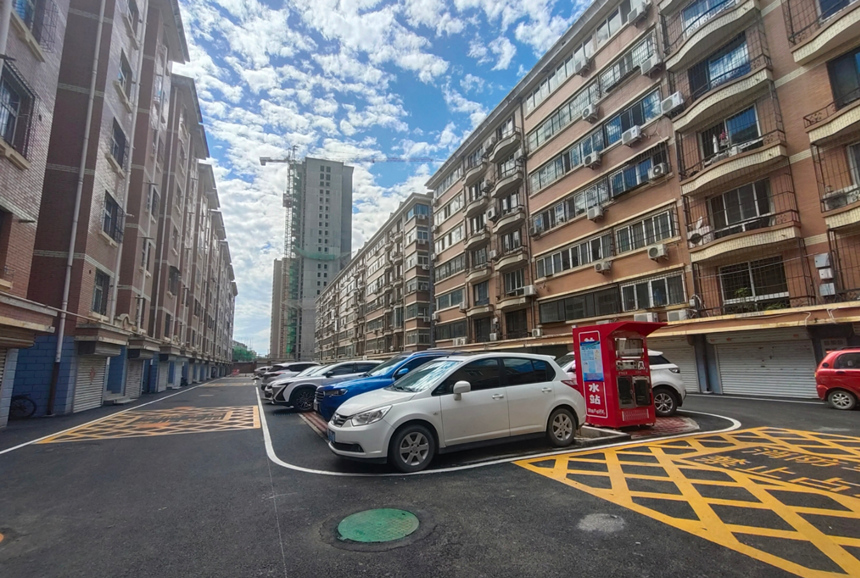 興苑小區改造進入收尾階段。 李月英攝