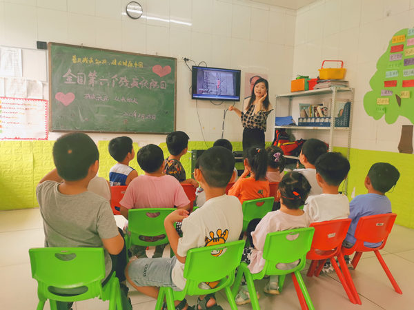 邯郸市复兴区幼儿教师向学生普及残疾预防知识。邯郸复兴区残联供图