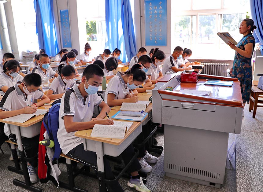 2022年9月1日，河北省秦皇島市第七中學集團文化路校區內，學生正在上課。曹建雄攝