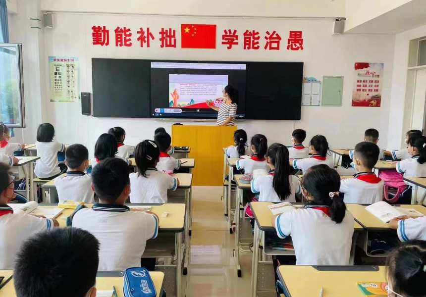 东光县第二实验小学“开学第一课”。陶宁摄