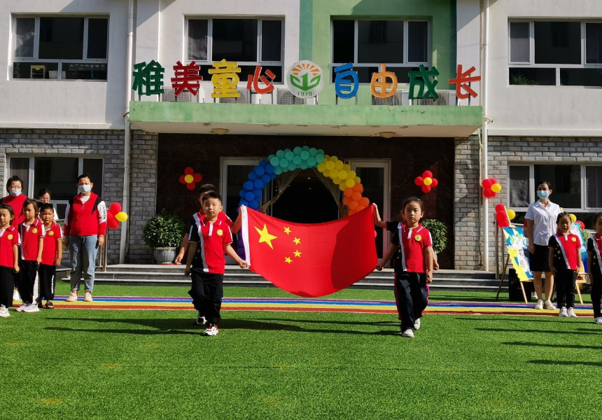 东光县第一幼儿园分园开学升旗仪式。吴红稳摄