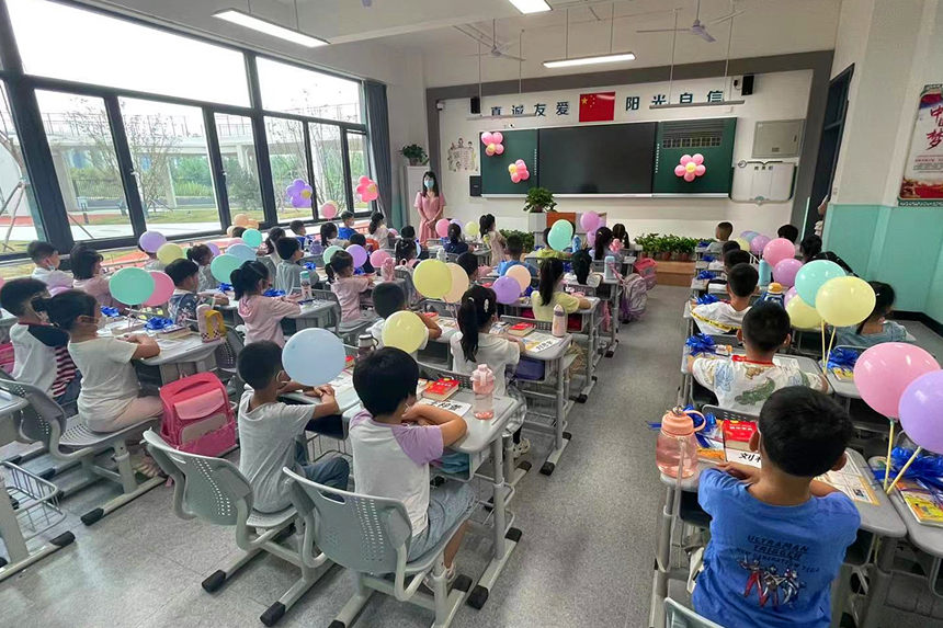 石家庄市盛世小學新生課堂。王培攝