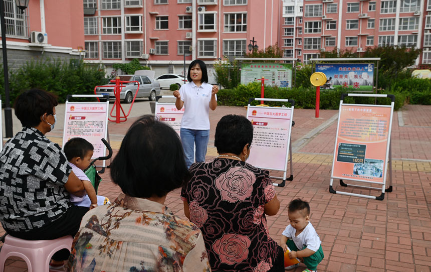 近日，青年讲师在海兴县青先农场开展宣讲活动。李林摄