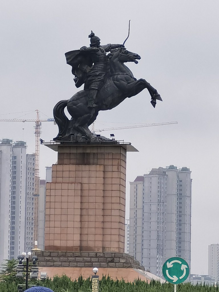 胡服骑射雕塑。 王珺浩摄