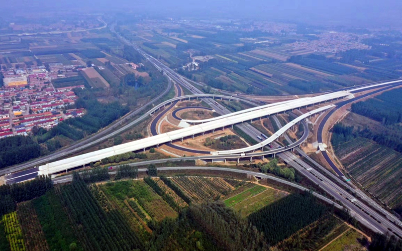 高速路建設施工忙 織密京津冀交通網