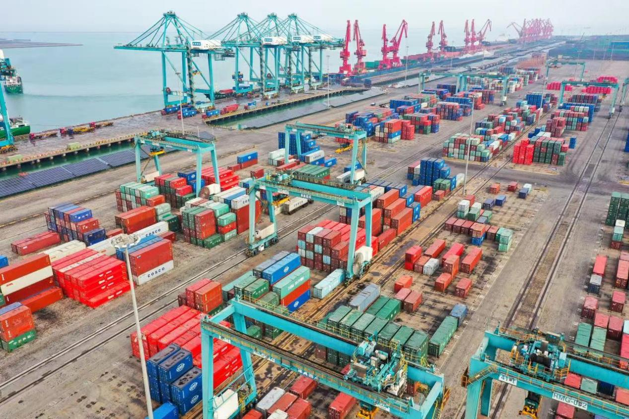 黃驊港首條外貿集裝箱航線正式開航。 滕義彬攝