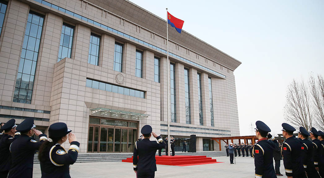 河北省公安厅举行升警旗仪式。 崔贤摄