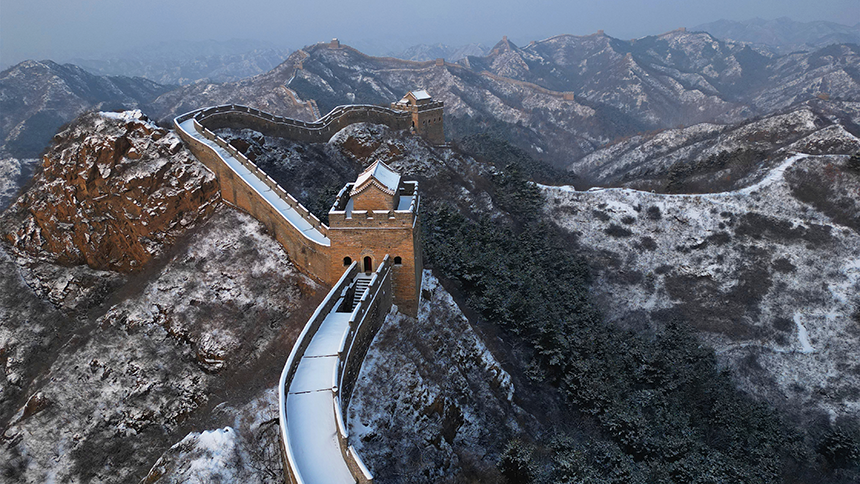 金山嶺長城雪后景色。 周杰攝