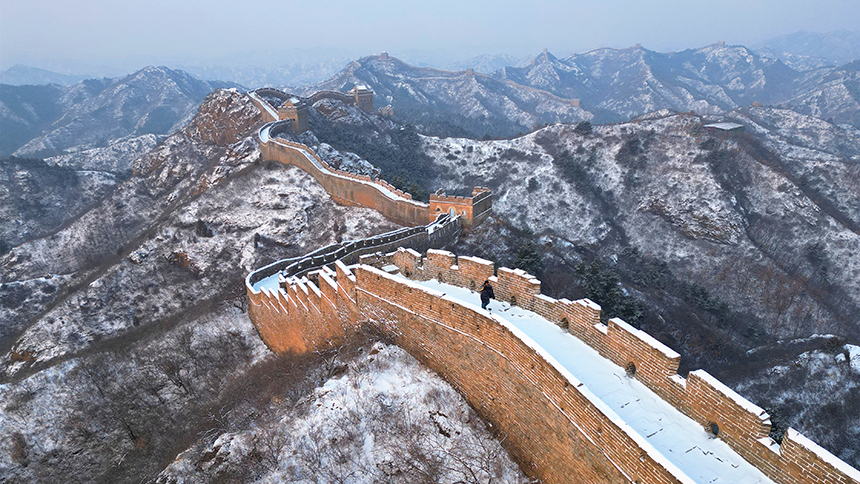 金山岭长城雪后景色。 周杰摄