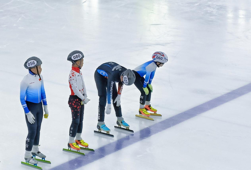 河北省第四屆冰雪運動會短道速滑比賽現場。 王嘉宇攝