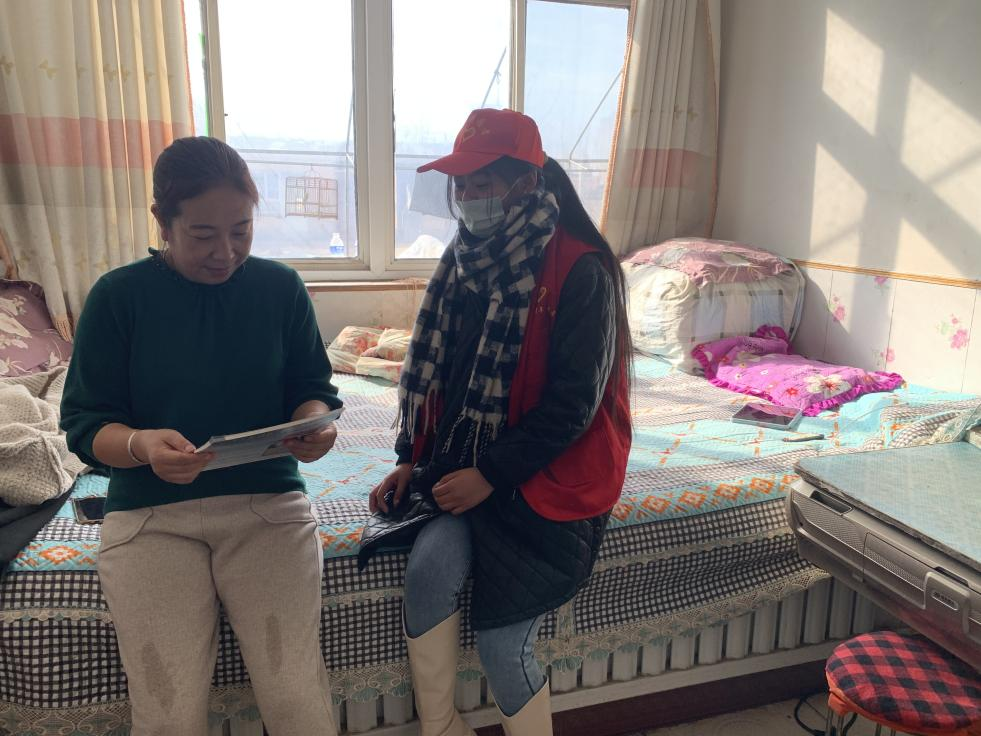 乐亭县毛庄镇新时代文明实践站青年志愿小分队“进农户”宣讲。 洛文倩摄