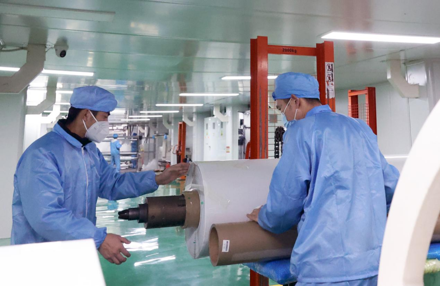 在南皮縣經濟開發區的一家汽車車衣生產企業，工人們正在趕制出口定單。 鮑俊秀攝