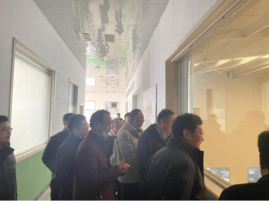 服務團與專家組在臨城縣河北綠領康維公司調研。河北省科技成果展示交易中心供圖