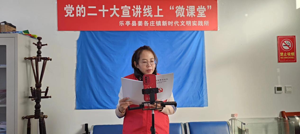 理论宣讲志愿者微课堂开始。 张涵摄