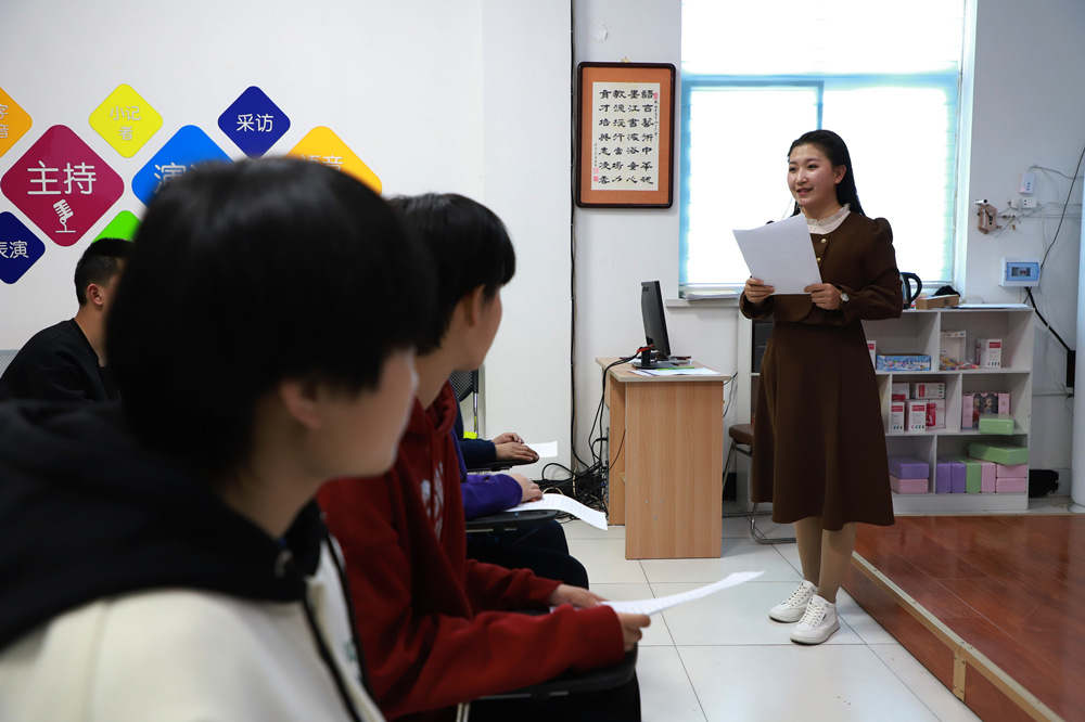 公益課堂，老師在授課。 楊洋攝