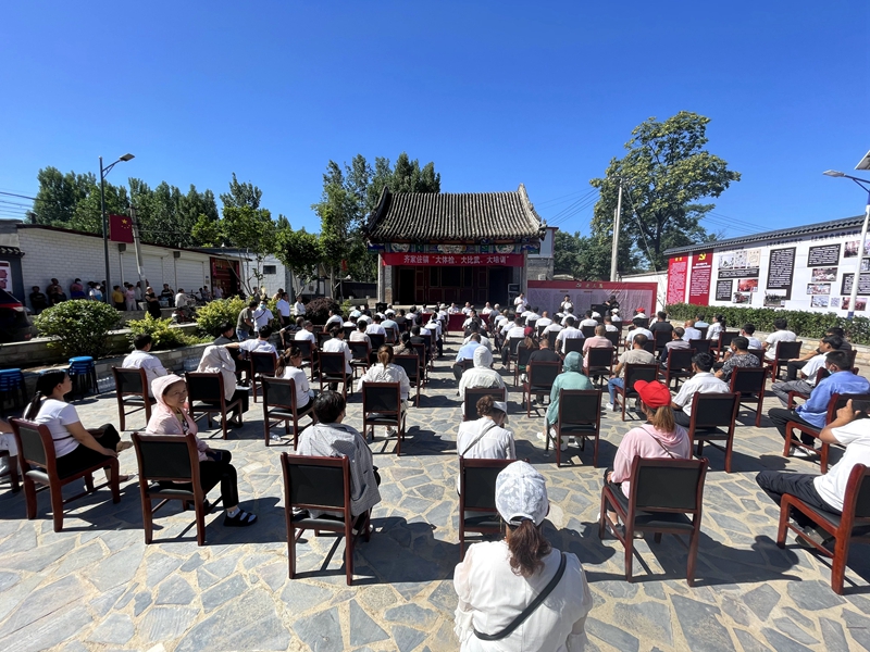 河北省保定市唐縣中顯口村在宣傳文化陣地開展培訓、宣講。 賈聰敏攝