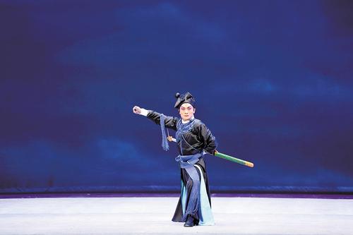 5月9日晚，在廣東藝術劇院，郝士超在《林沖夜奔》中扮演林沖。 河北日報通訊員 孫鳳章攝
