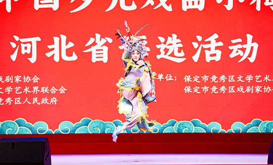 第27屆中國少兒戲曲小梅花薈萃河北省評選活動現場,小選手動作利落。李明攝