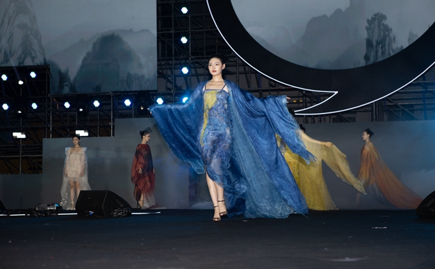 第十二屆國際大學生時尚設計盛典在燕京理工學院舉行