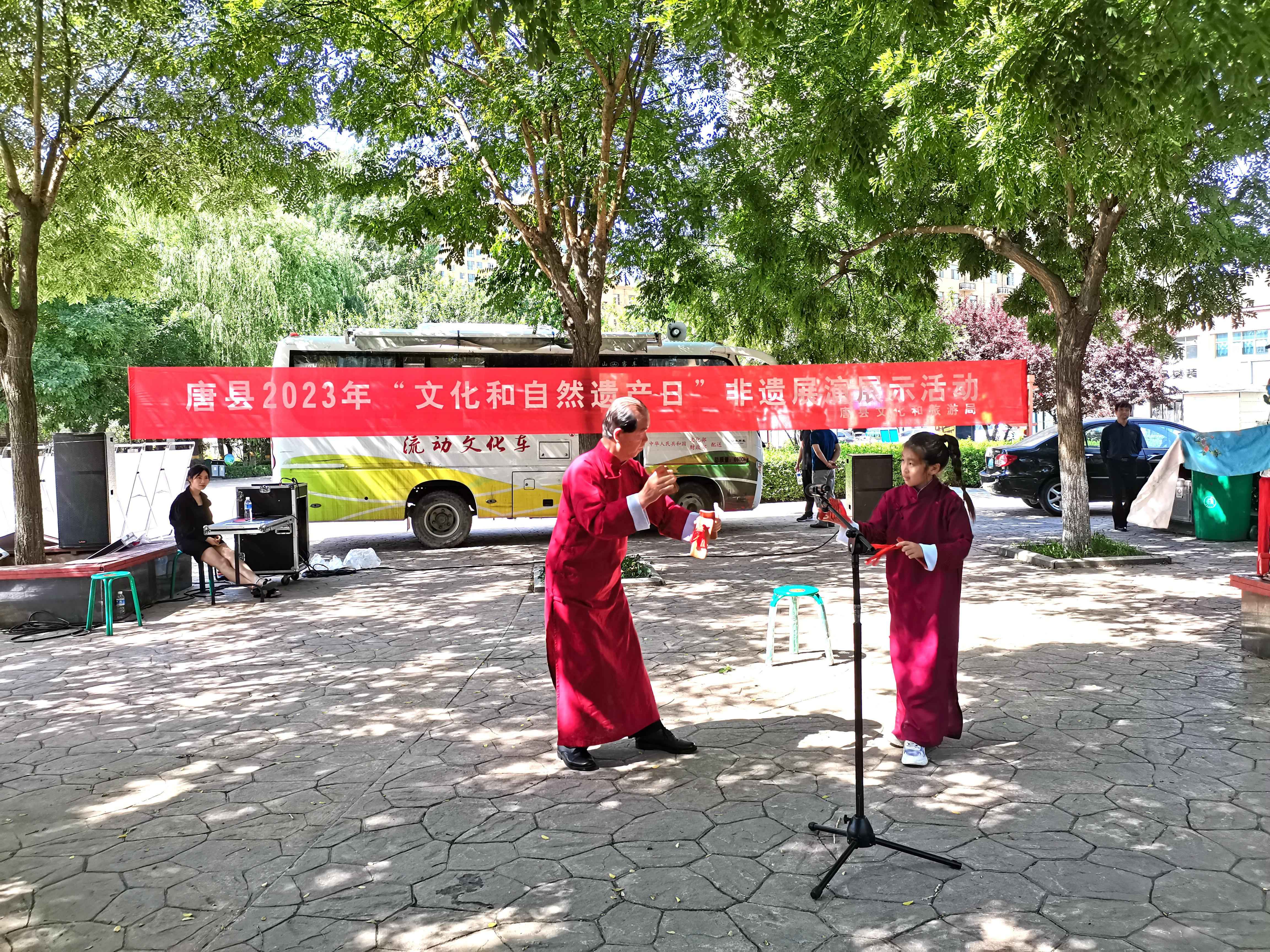 非遺項目代表展演柏江村快板節目。 唐縣融媒體中心供圖