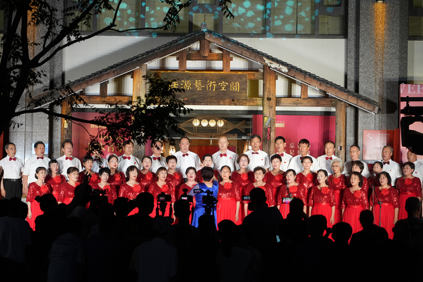市民参与石家庄市桥西区居民周末音乐会演出。 闫志国摄