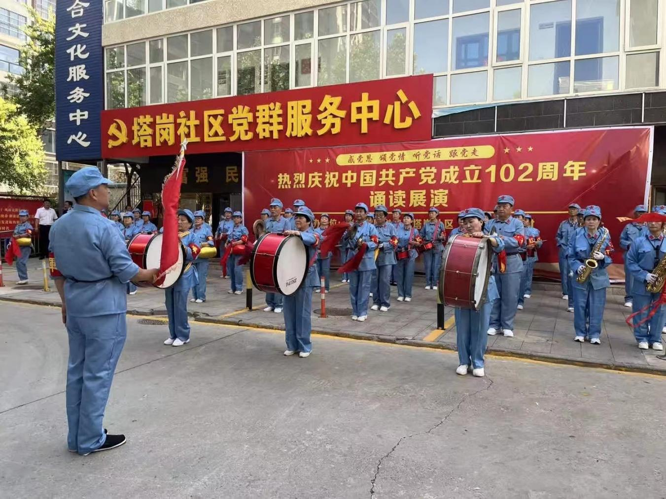 河北省保定市涞水县塔岗社区庆祝建党102周年诵读展演活动现场。 李宗岳摄