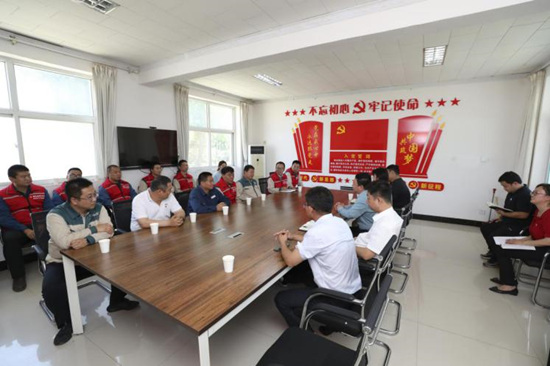 在齐家佐镇人民政府,共建人员进行了交流座谈。米晗摄