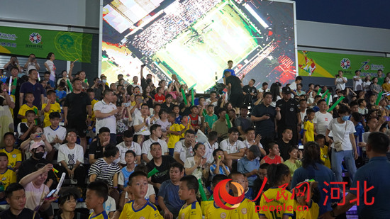 7月23日，中國·石家庄五人制足球全國擂台賽開賽，現場吸引許多市民觀賽。 人民網記者 祝龍超攝