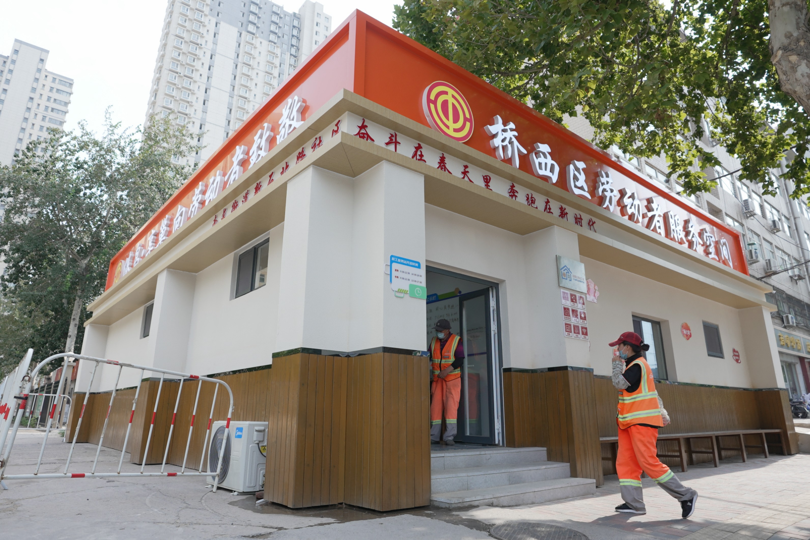 石家庄市桥西区为户外劳动者打造劳动者服务空间。 李凯摄
