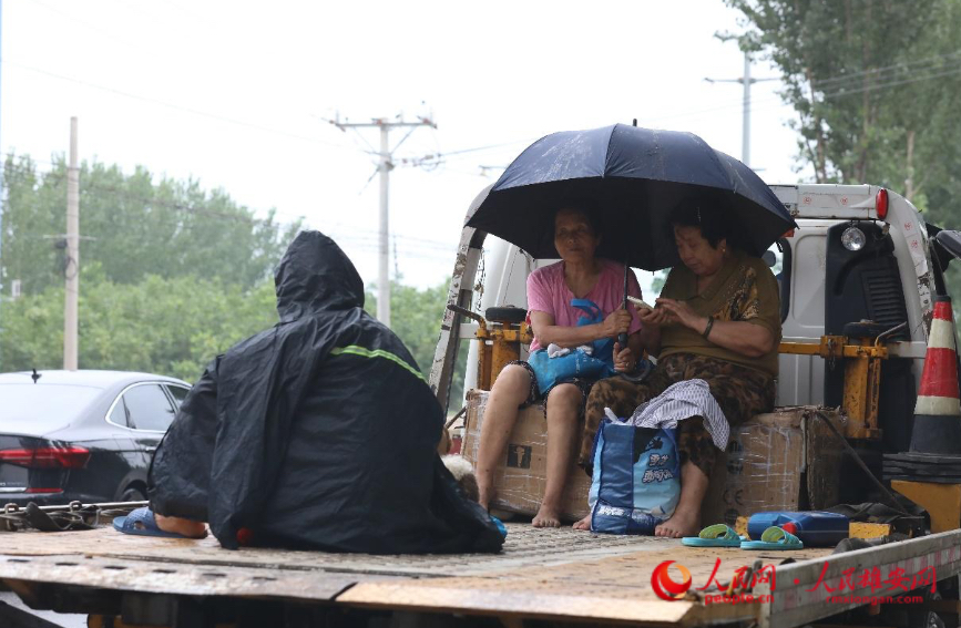 涿州市刁窝乡受灾转移的群众。 人民网 李兆民摄